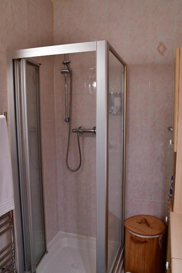 Entire Niche Apartment Hildenborough Exterior photo