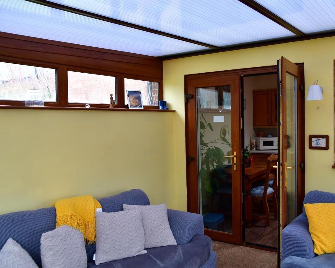 Entire Niche Apartment Hildenborough Exterior photo