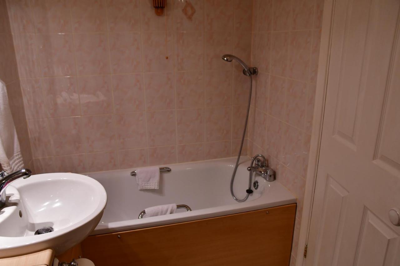Entire Niche Apartment Hildenborough Exterior photo